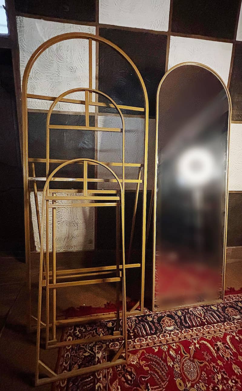 Trendy wall Mirrors & tables 3