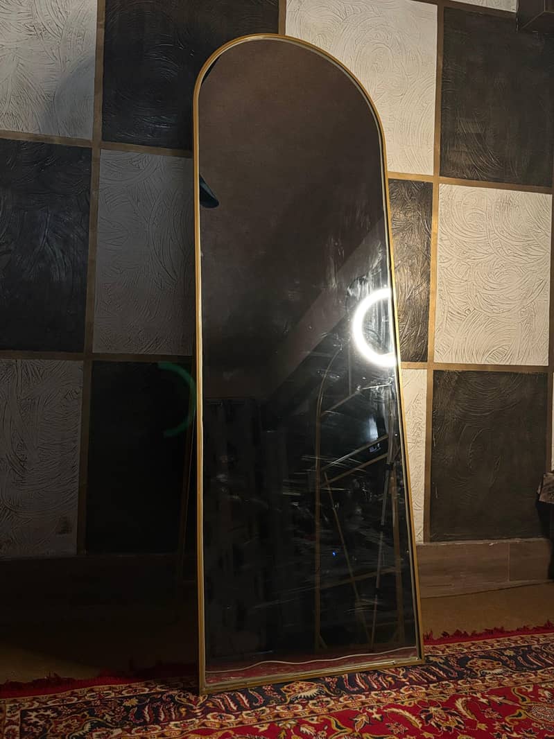 Trendy wall Mirrors & tables 4