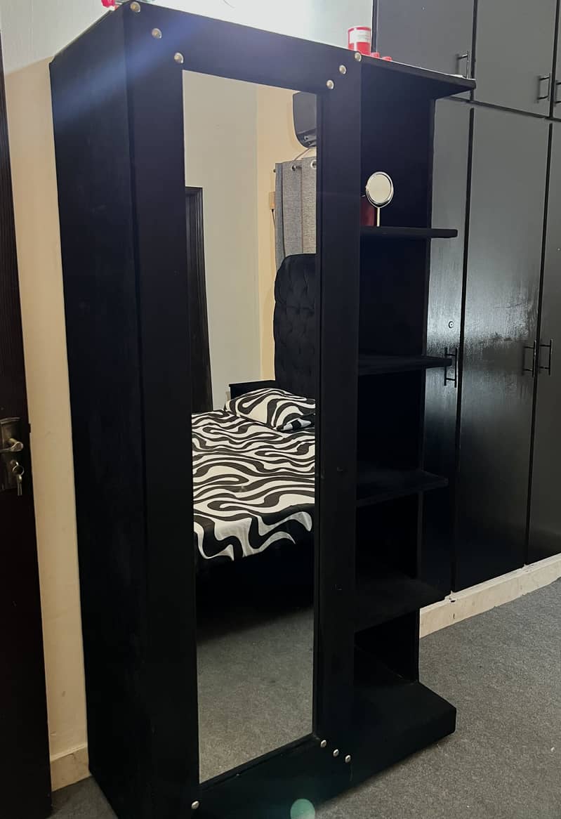 Cabinet 0