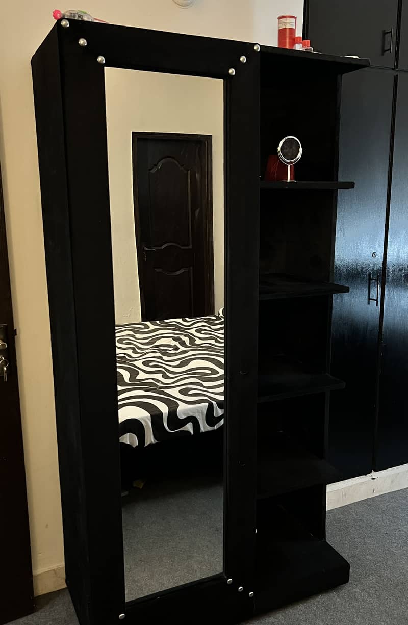 Cabinet 1