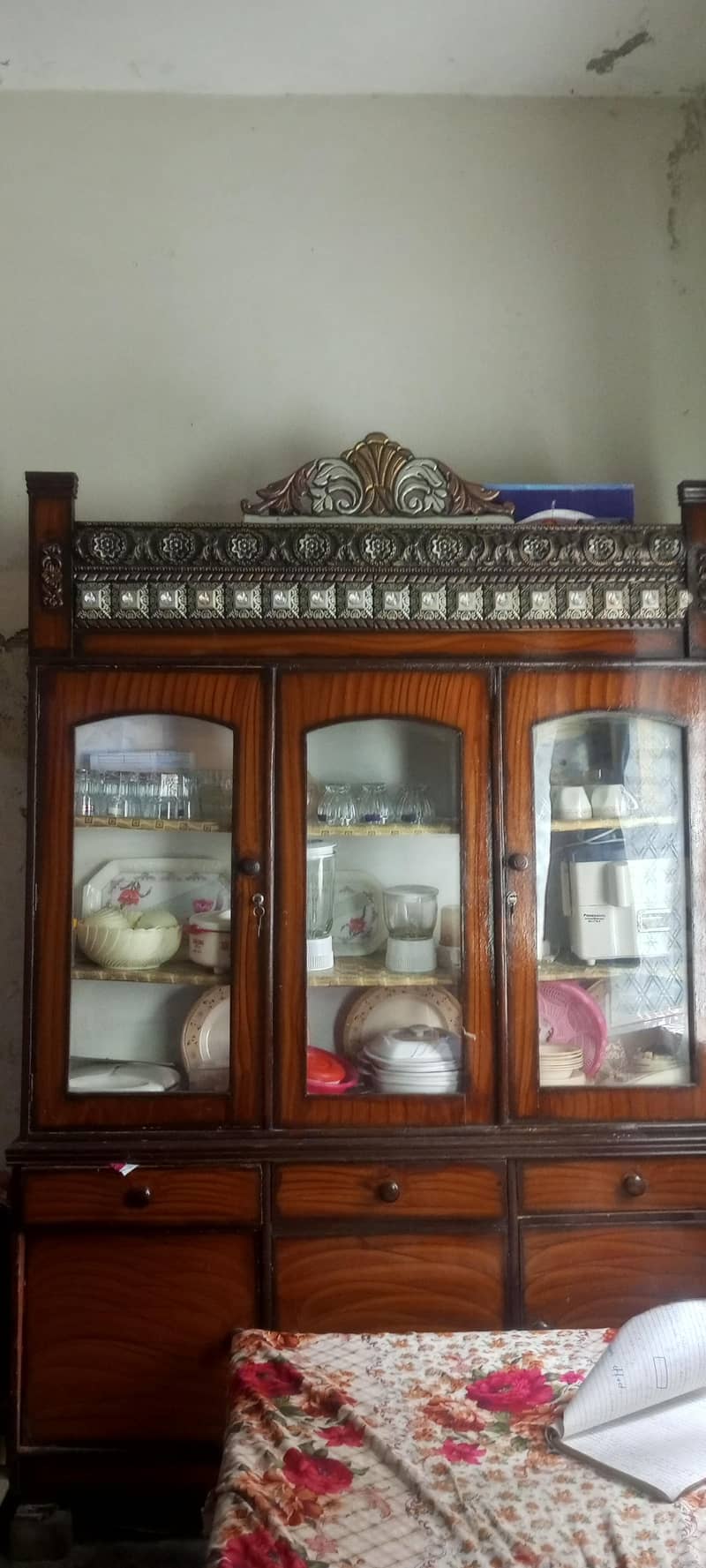 crockery showcase 0