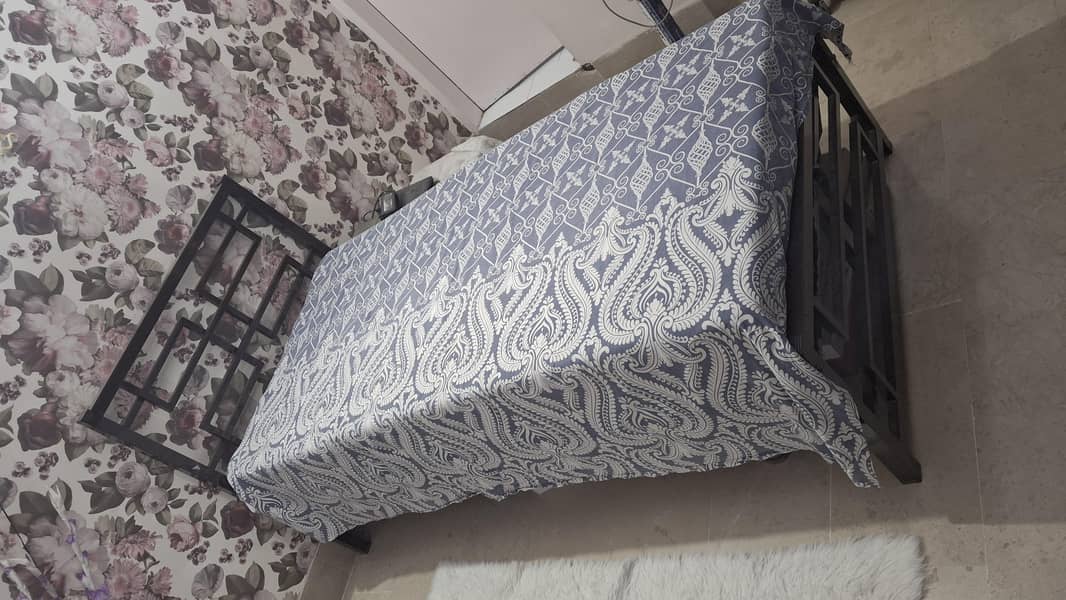 Single bed branded 0