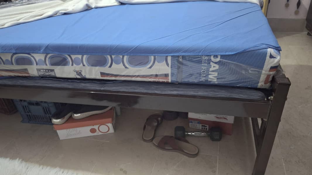 Single bed branded 3