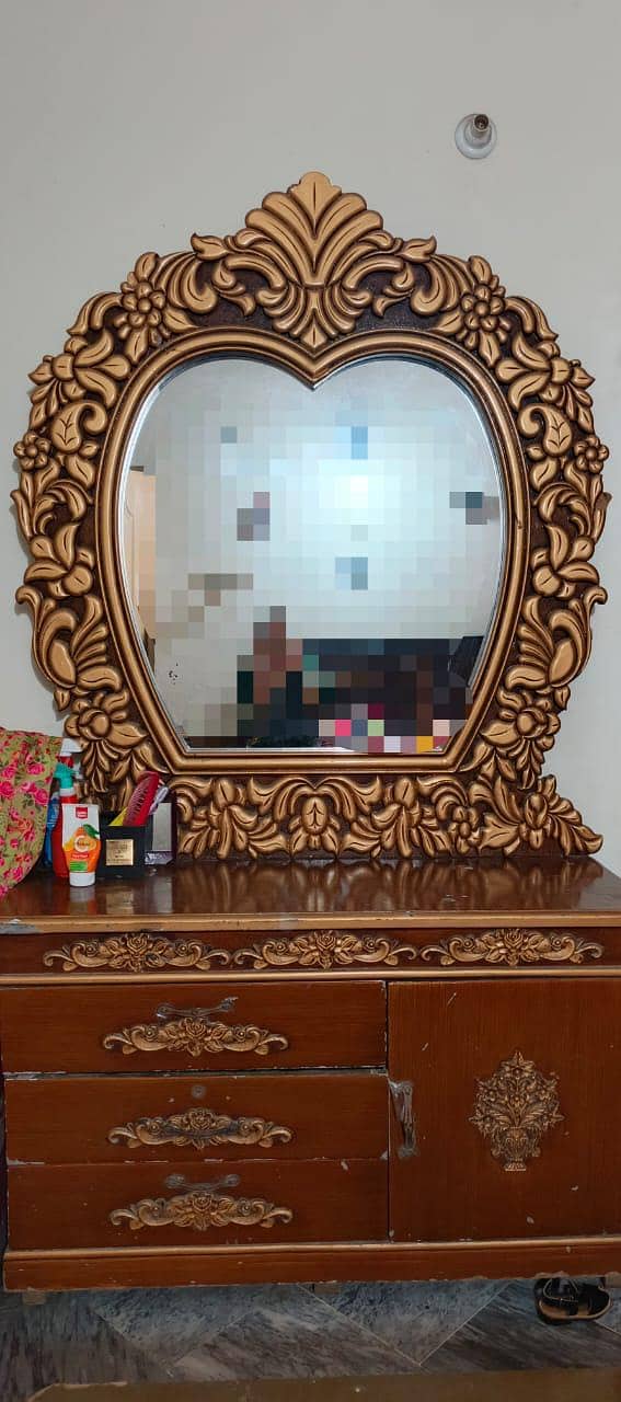 dressing table and side tables 0