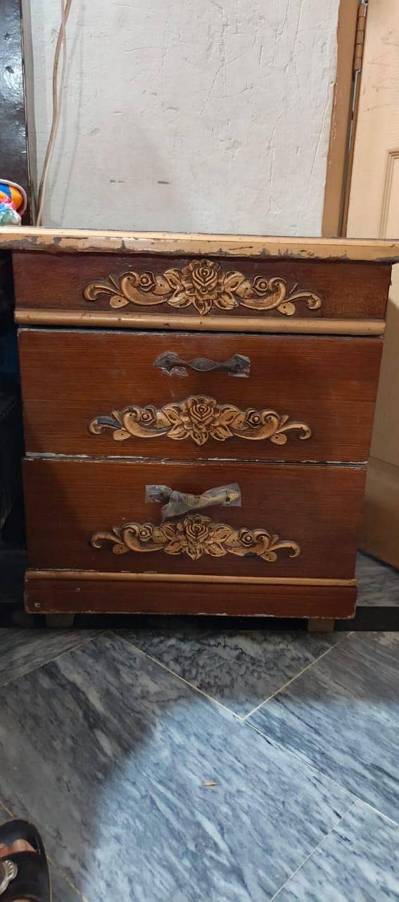 dressing table and side tables 2