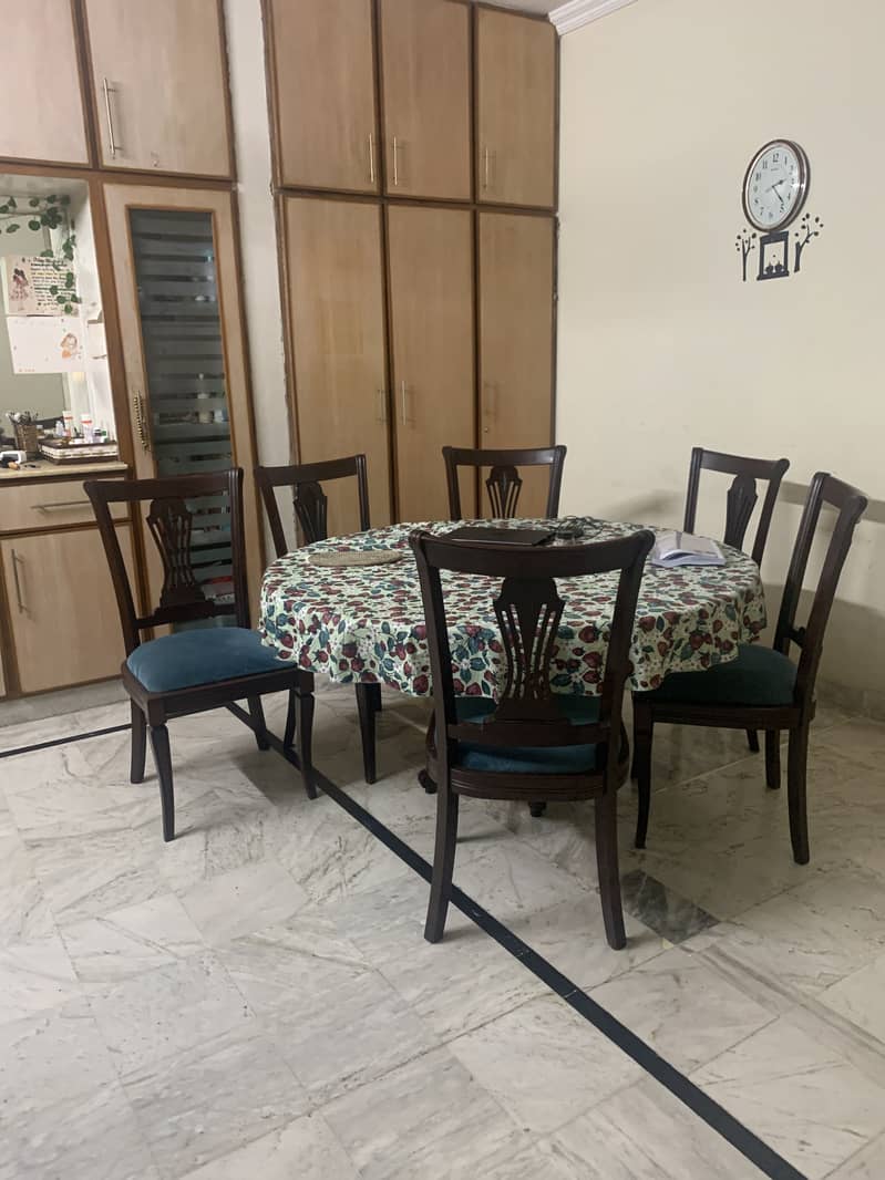 Dining table 0