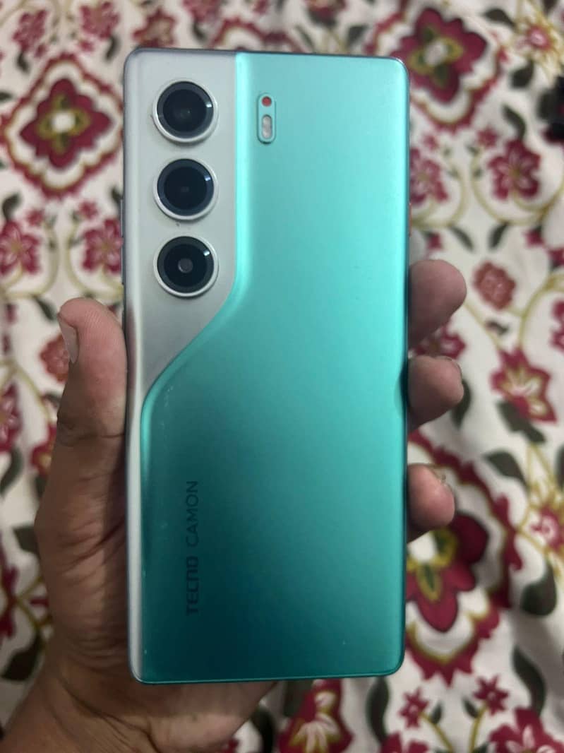 Tecno Camon 40 pro 1