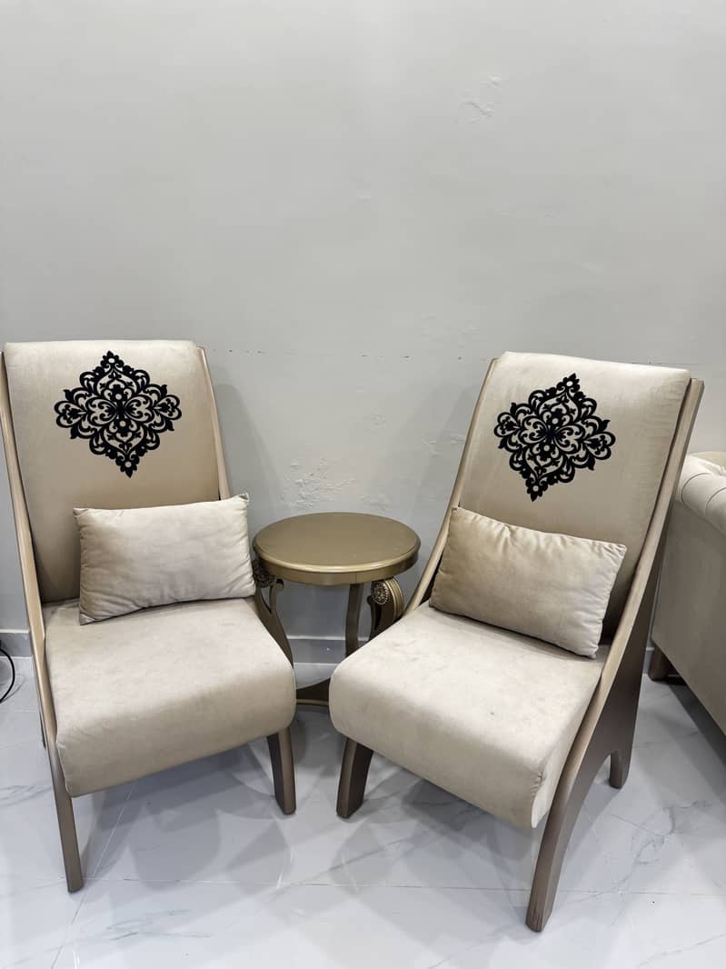 Chairs plus sofa set with centre table 0