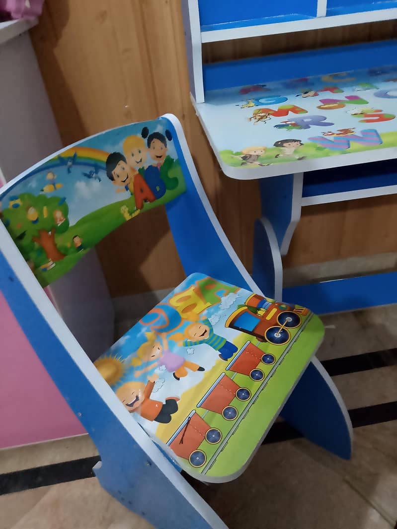 Kids study table 0