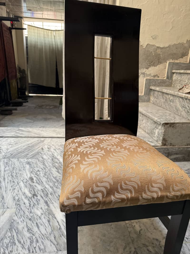 6 SEATER DINNING TABLE 2