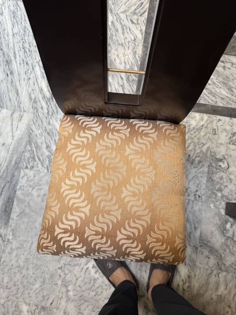 6 SEATER DINNING TABLE 3