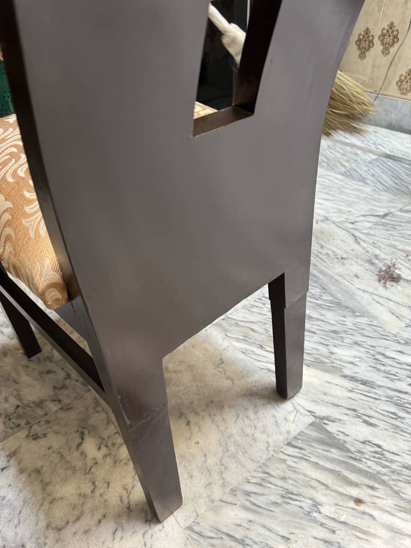 6 SEATER DINNING TABLE 4