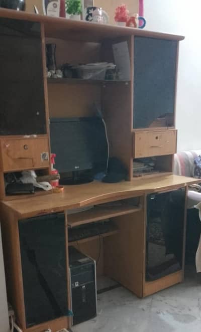 Divider Computer Table