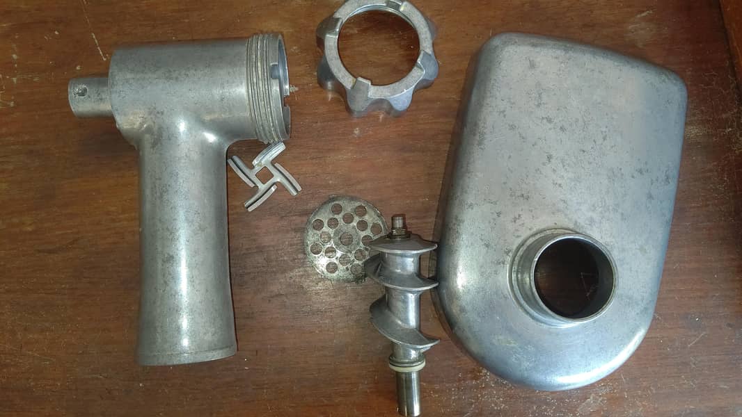 Meat grinder 1