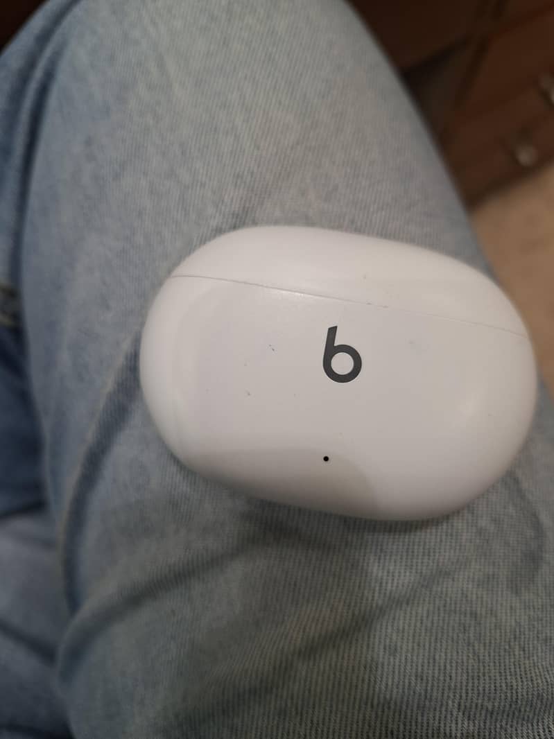 Beats Studio Buds 0