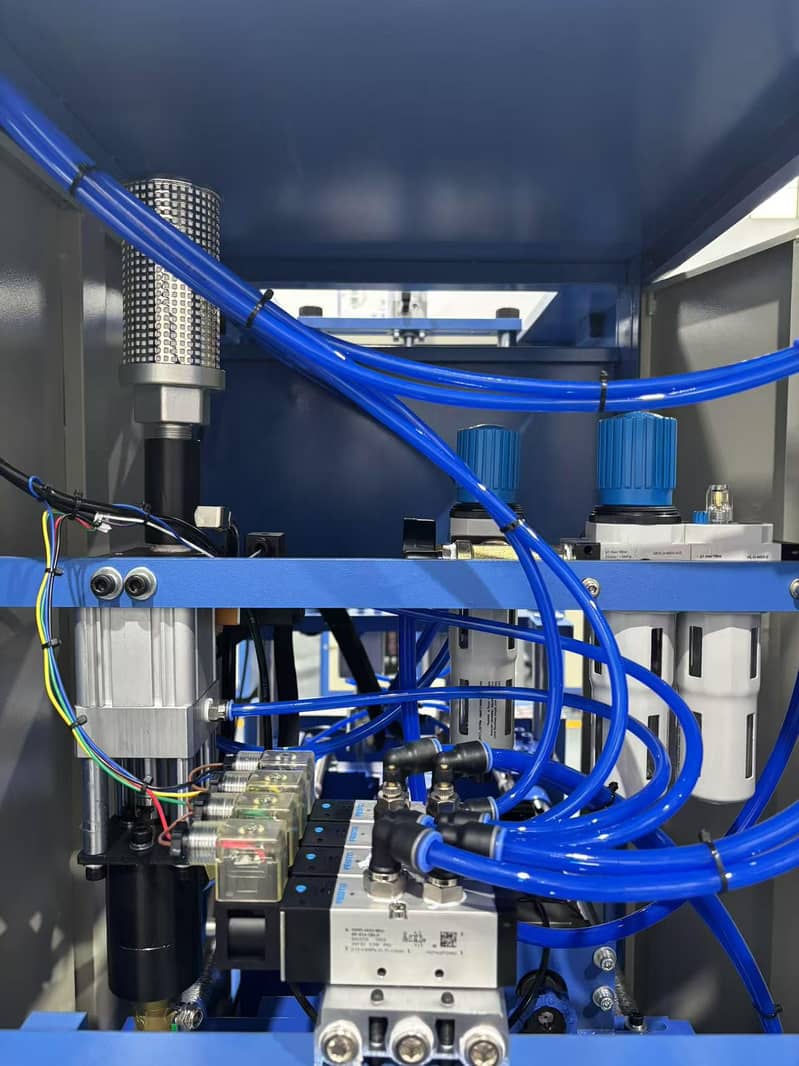 Pet blow machine 18