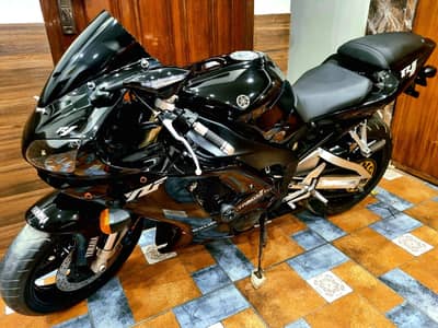 Heavy Sports Bike YAMAHA R1 in outclass condition!!