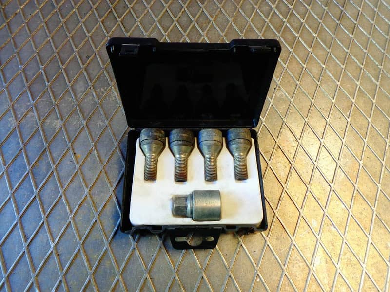wheel locking kit 4