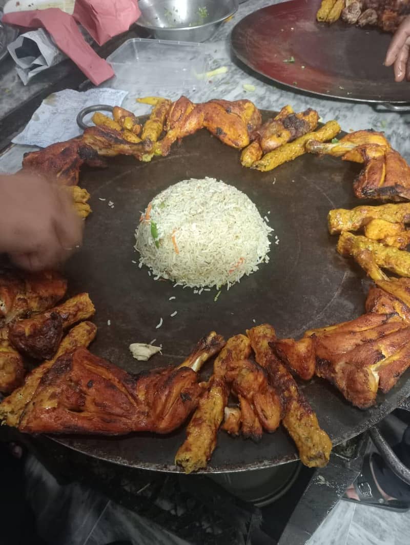 ہمیں باکو کے لیے ریسٹورنٹ اسٹاف چاہیے 2