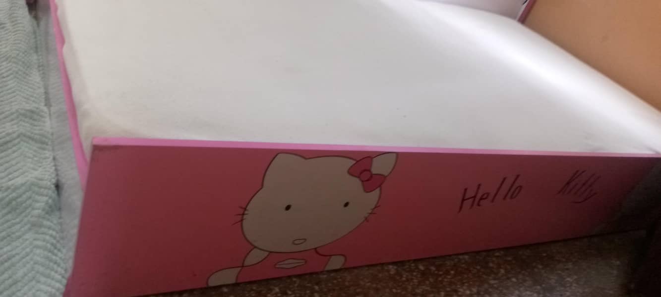 single bed / lower bed 5