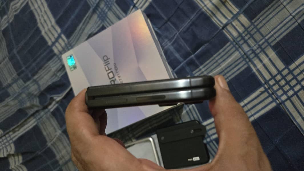 Infinix zero flip 1