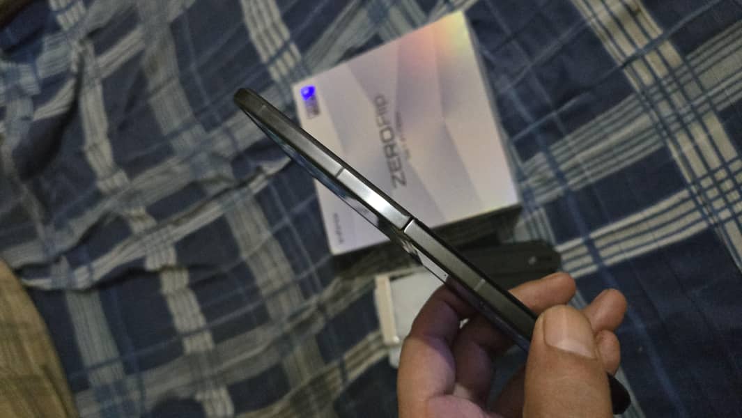 Infinix zero flip 4