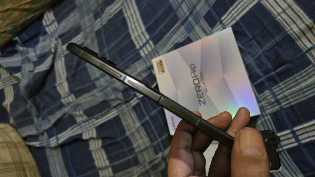 Infinix zero flip 7