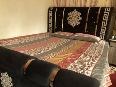 King sized lururious bed