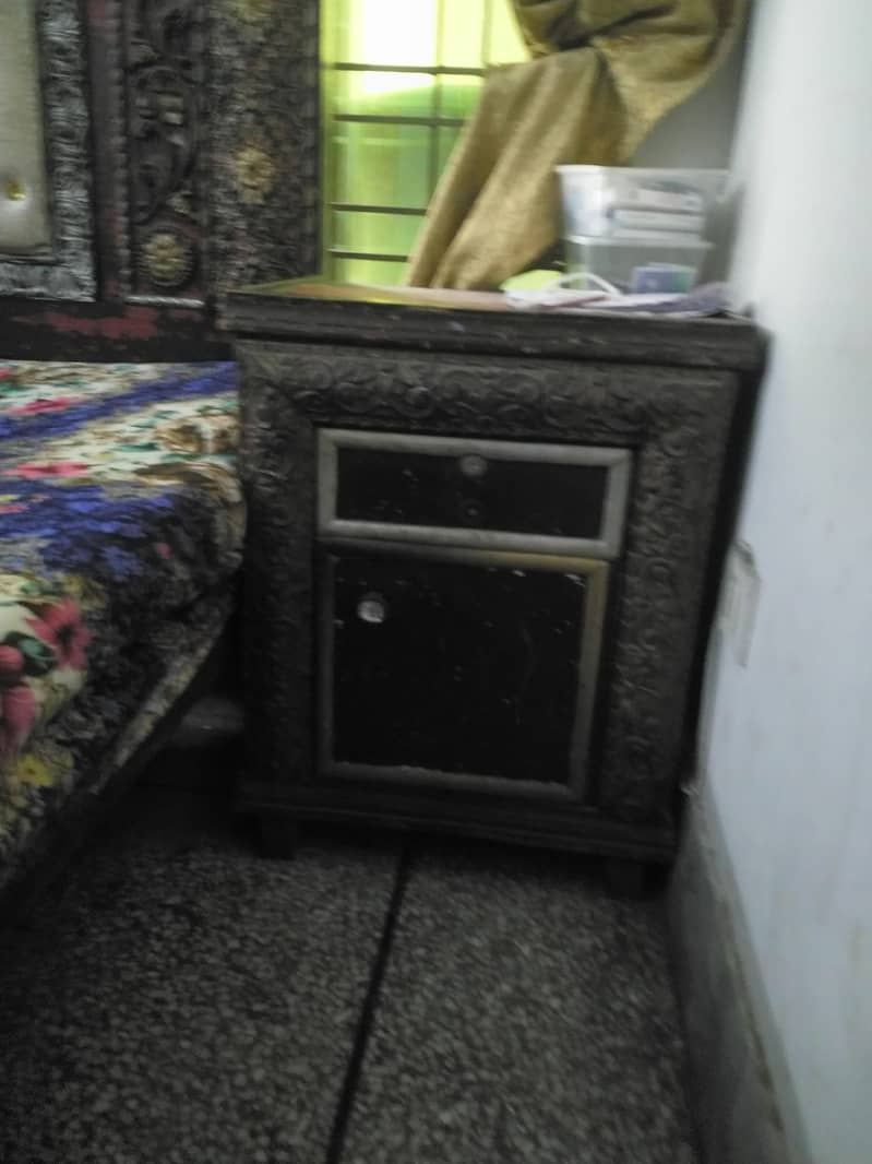 king size bed with accessories sid tables dracing and showcse 10