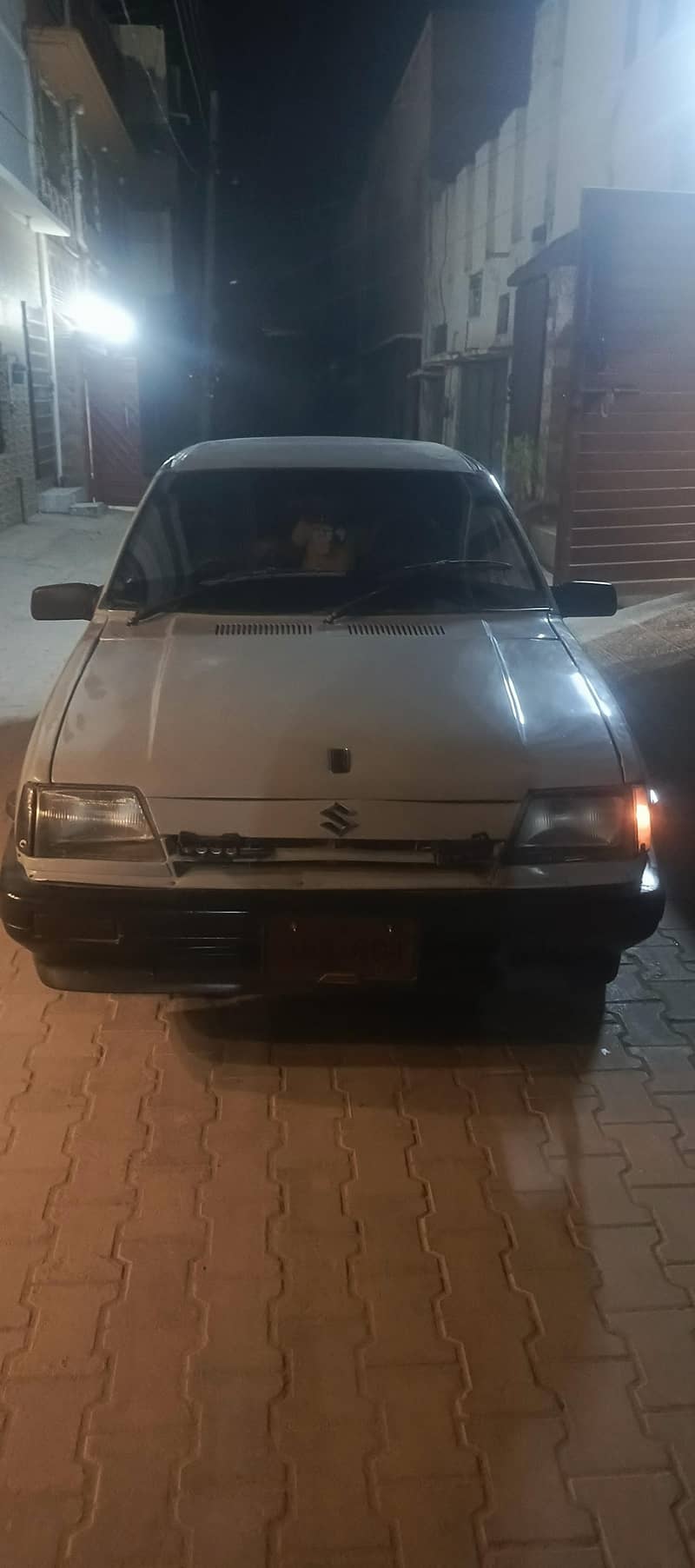 گاڑی بہت اچھی ہےاندر سے ٹوٹل جینین ہے 2