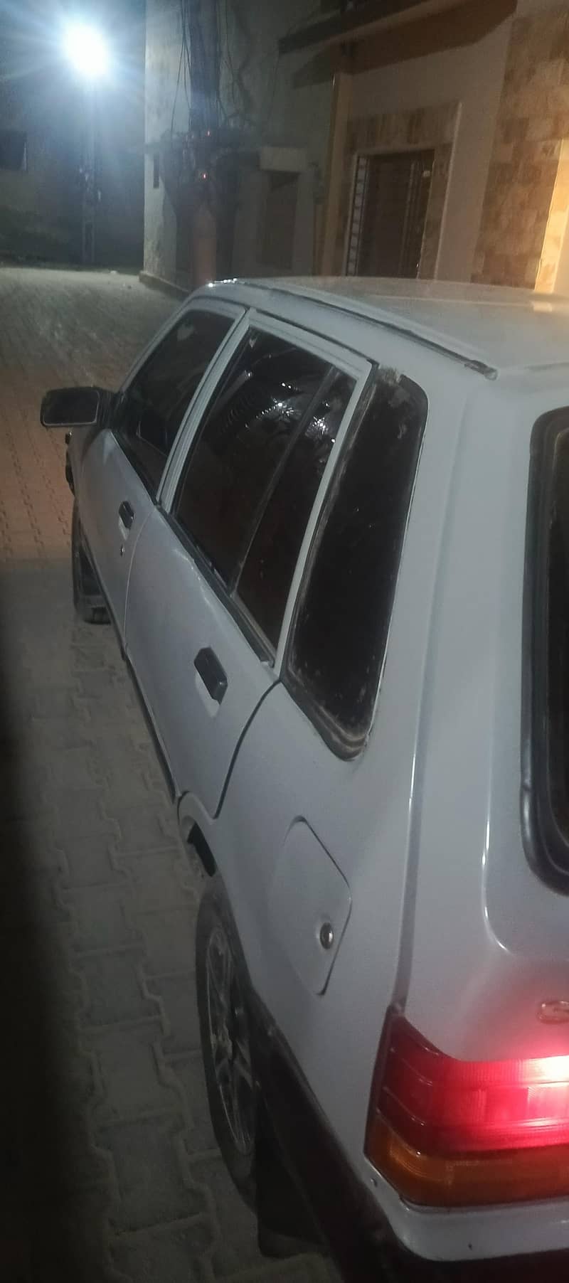 گاڑی بہت اچھی ہےاندر سے ٹوٹل جینین ہے 10