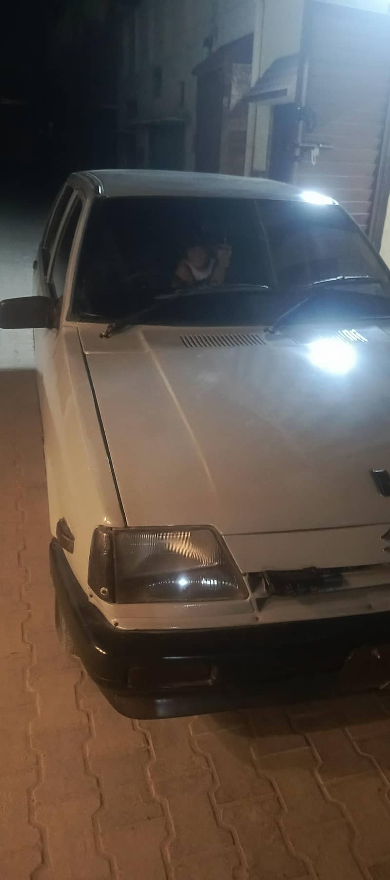 گاڑی بہت اچھی ہےاندر سے ٹوٹل جینین ہے 11