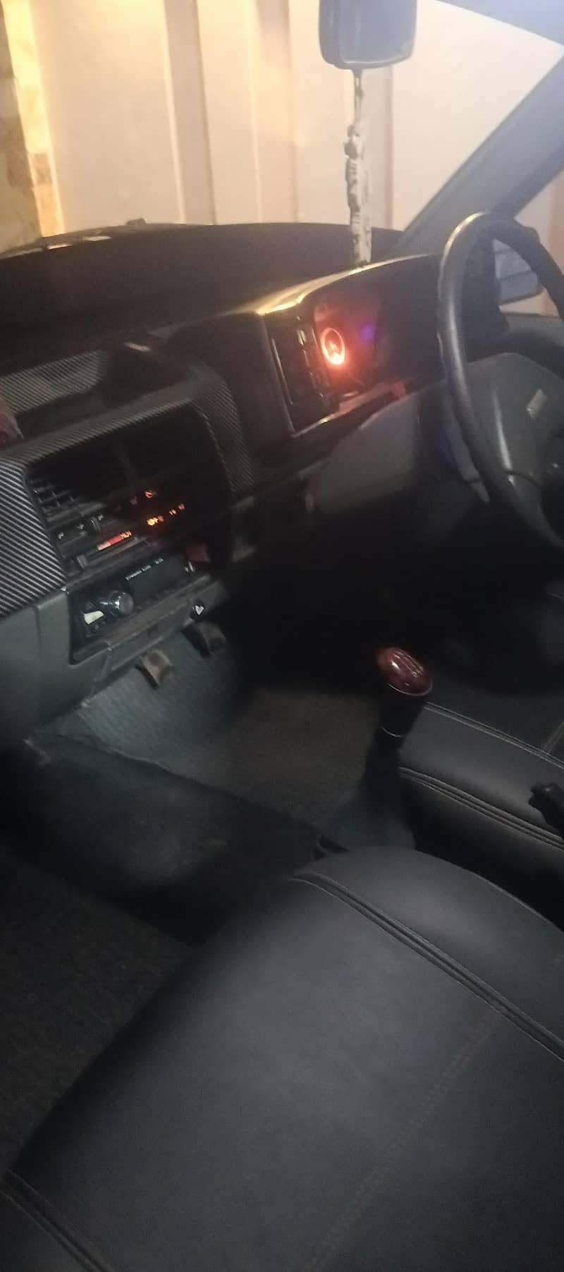 گاڑی بہت اچھی ہےاندر سے ٹوٹل جینین ہے 13