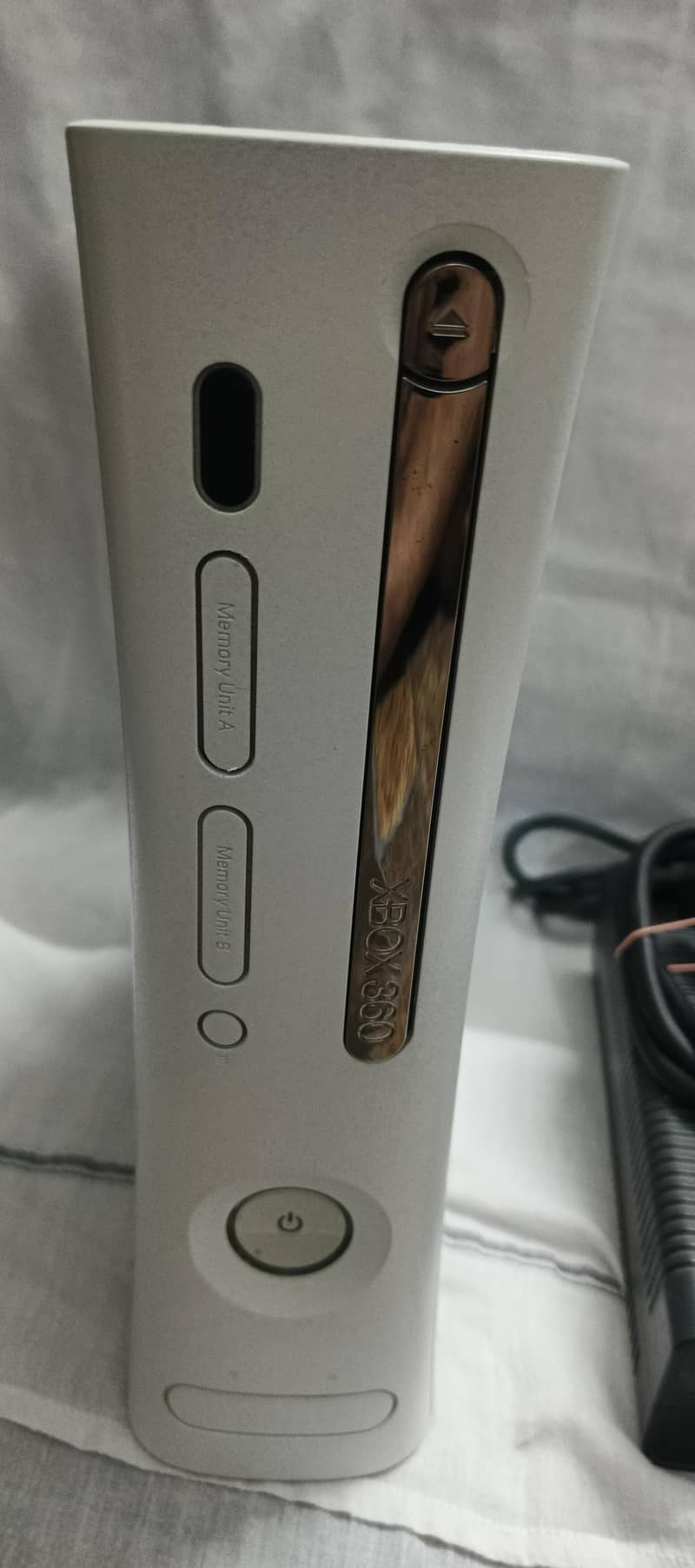 Xbox 360 & Xbox 360 slim 500 GB with box orignal controller 10/10 6