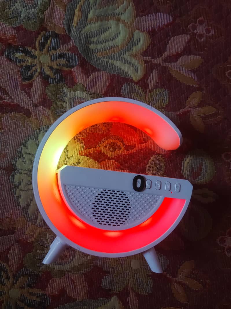 G shape light Bluetooth speaker 6