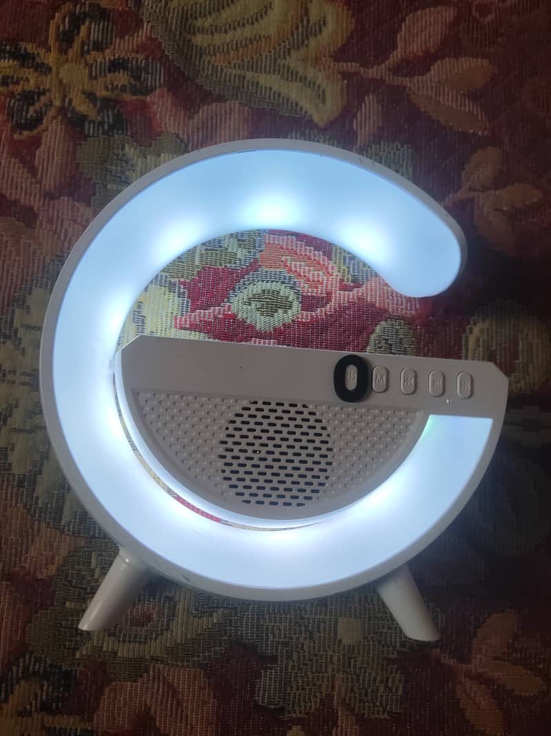 G shape light Bluetooth speaker 7