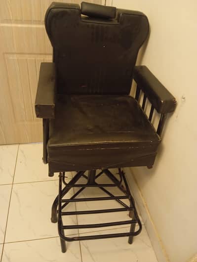 salon chair urgent sale