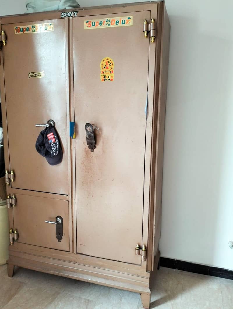 heavy weighted safe 0
