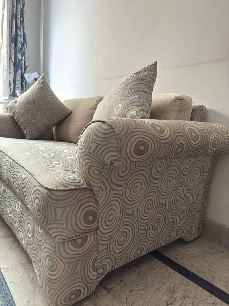2 seater Sofa 0