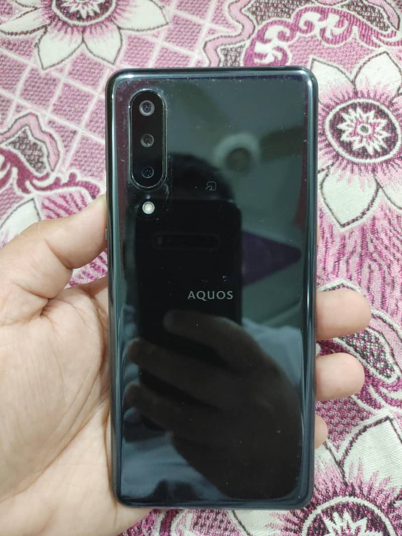 Sharp Aquos zero 5G 0