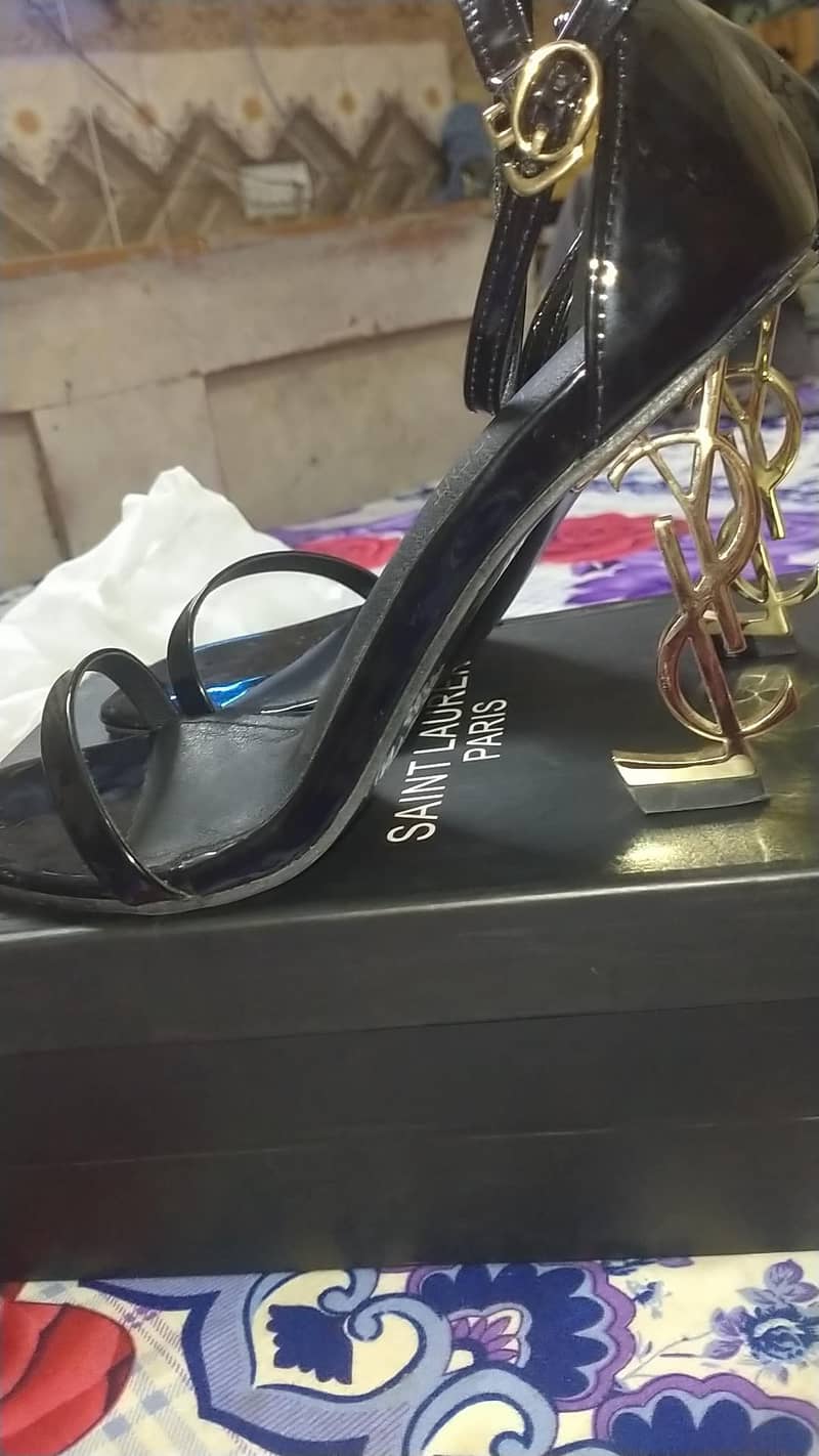 Saint Laurent heel. 3