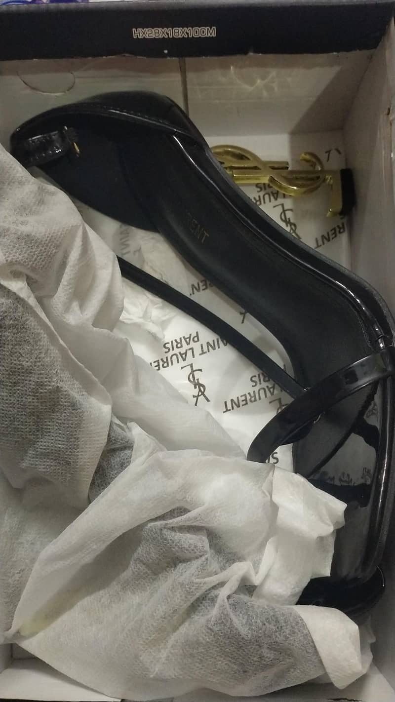 Saint Laurent heel. 5