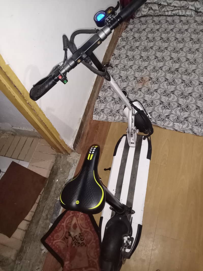 electric scooty mint condition 1