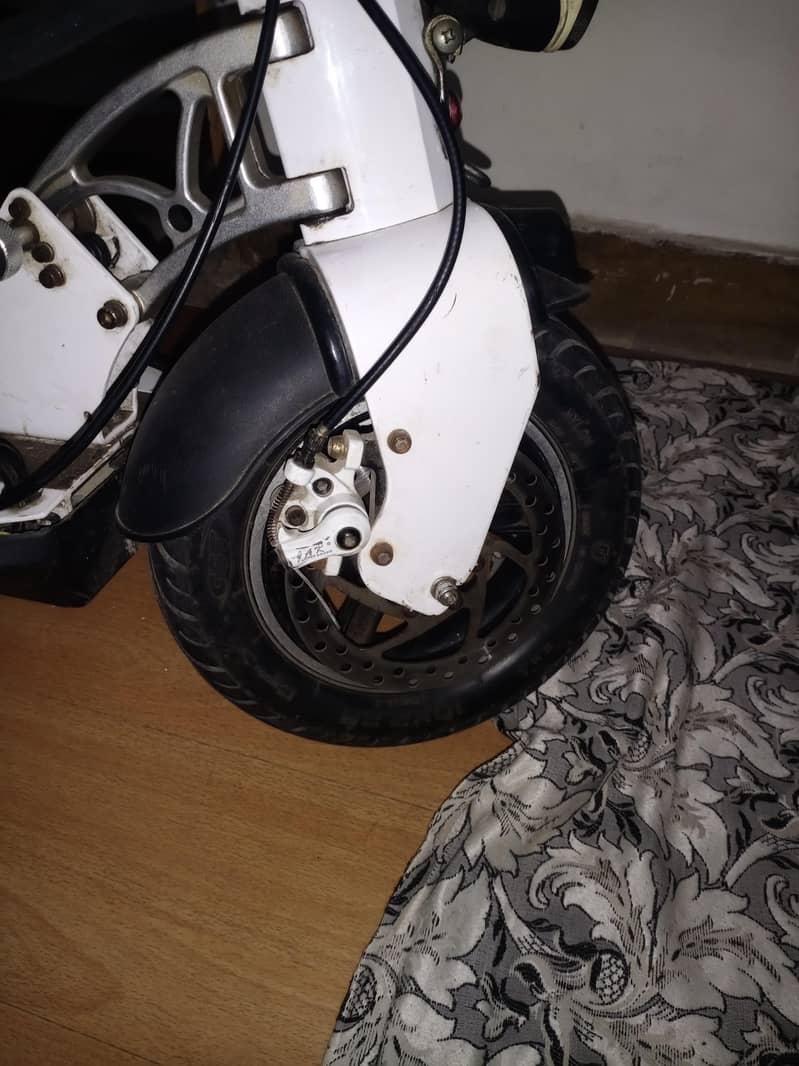 electric scooty mint condition 6