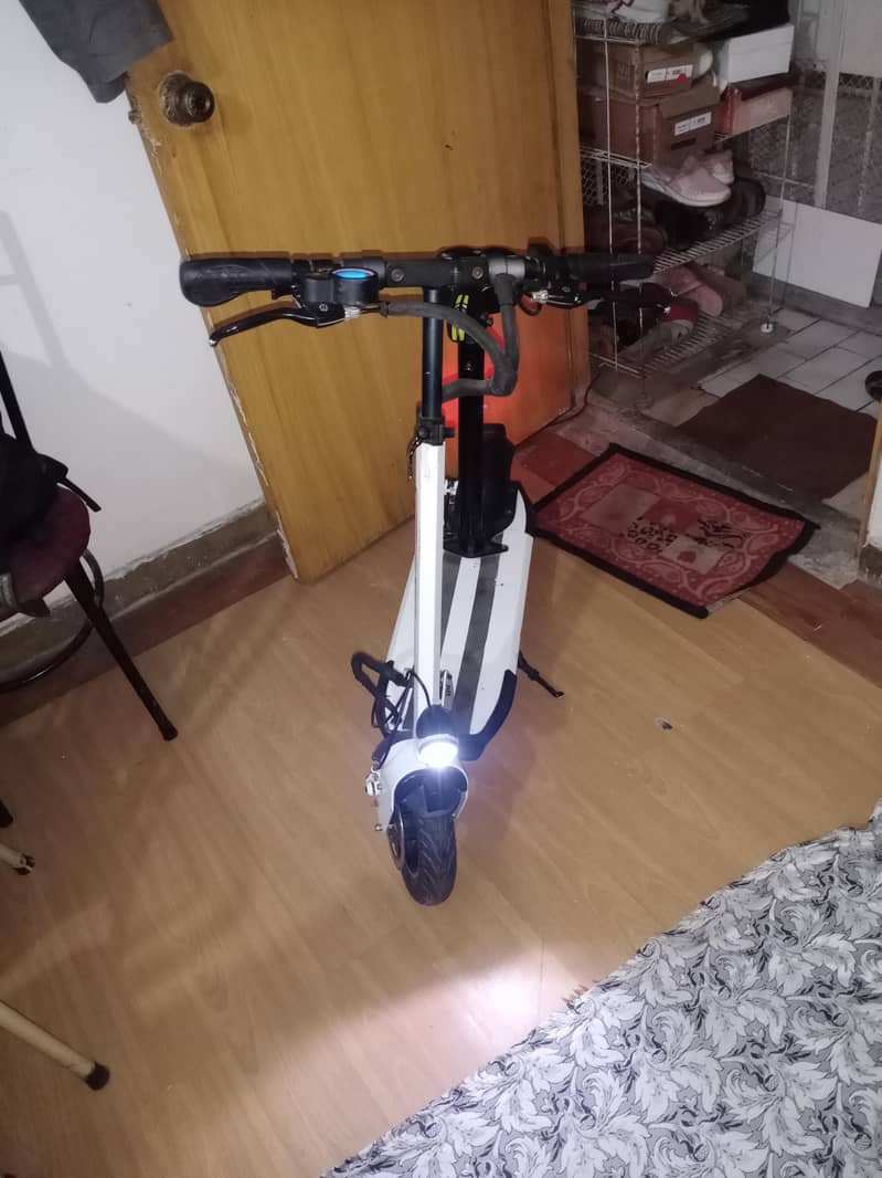 electric scooty mint condition 7