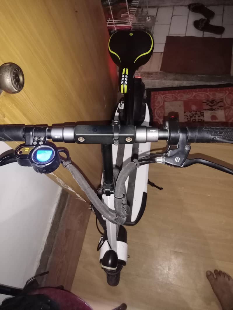 electric scooty mint condition 9