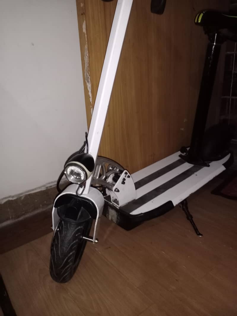 electric scooty mint condition 12