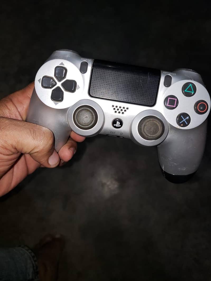 Ps4 100% orignal controller edition version. . 1 controller 4000 fnf 3