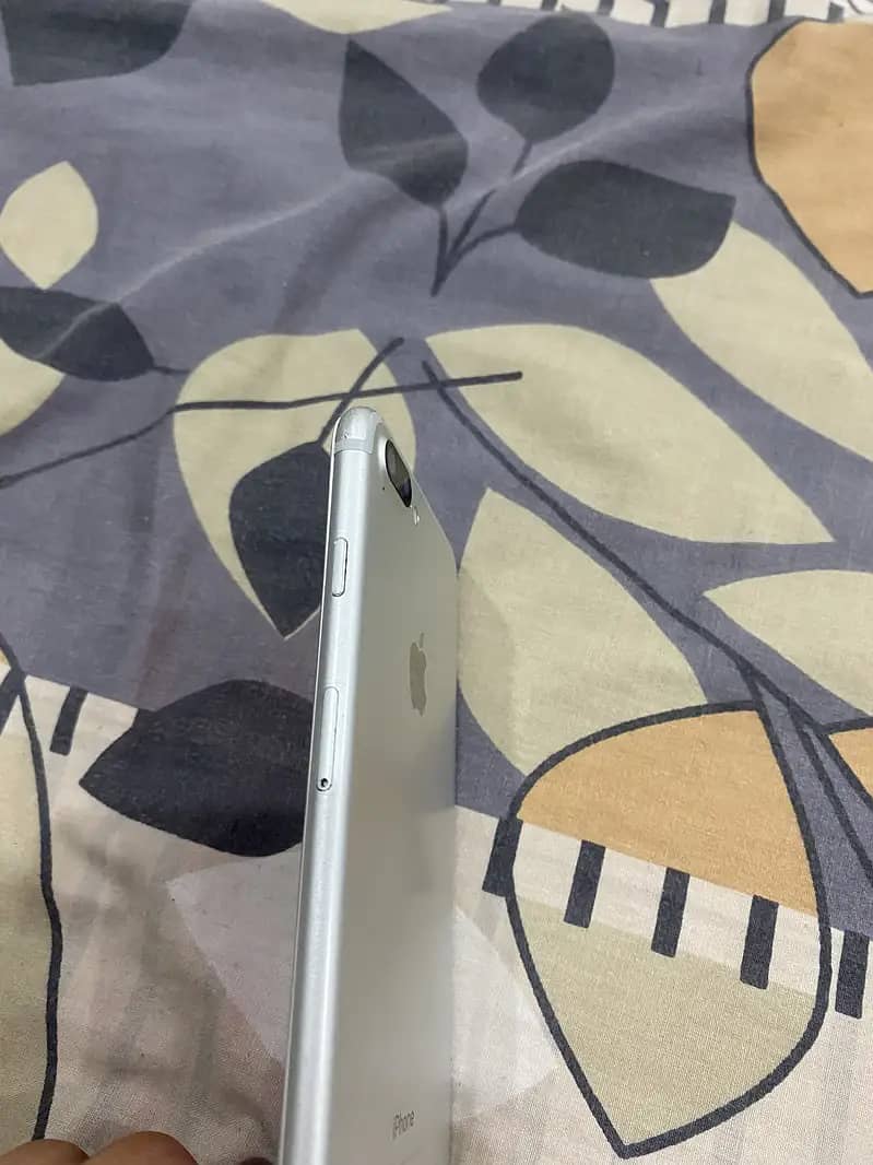 Apple iPhone 7 Plus 3