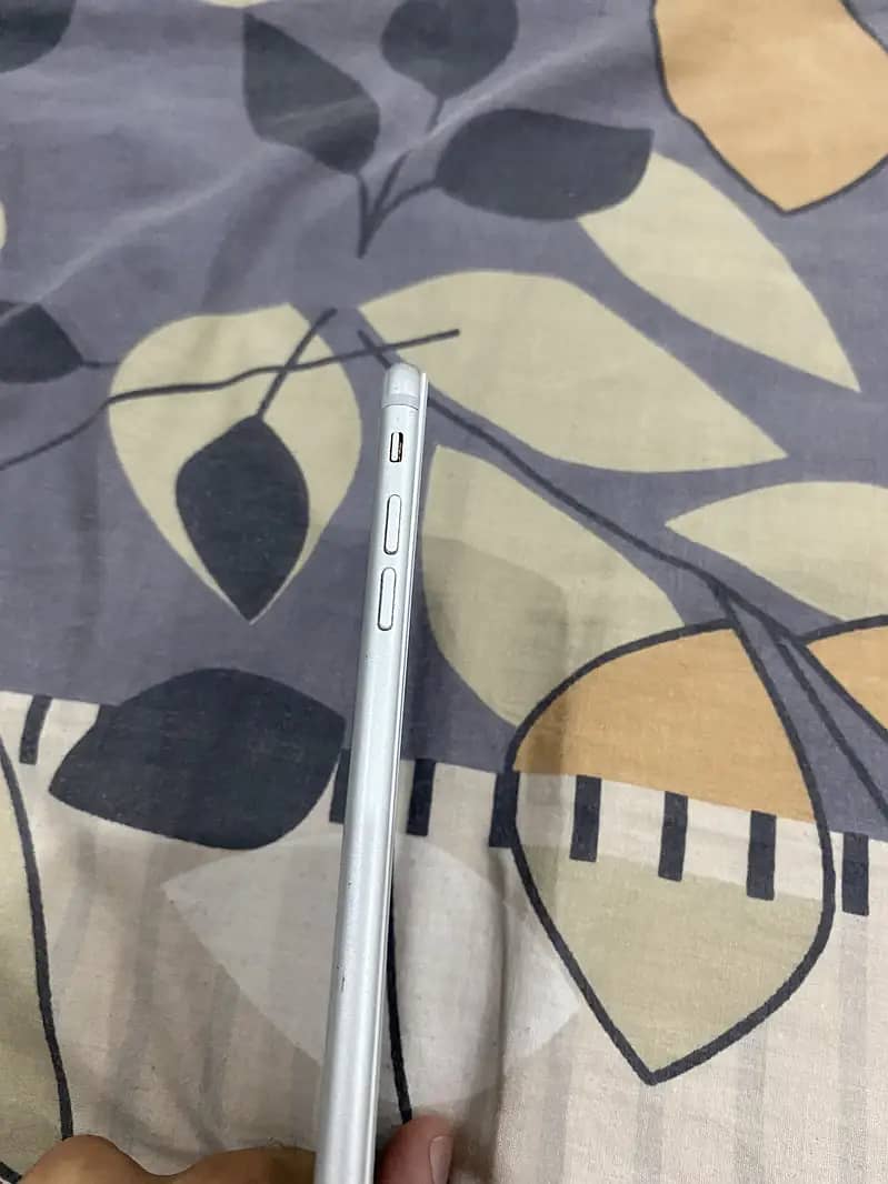 Apple iPhone 7 Plus 5